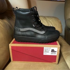 Vans Standard Mid Snow MTE Men’s 8.5 Women’s 10